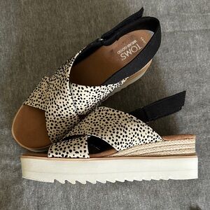 TOMS Women's Black and Cream Espadrille Sandals